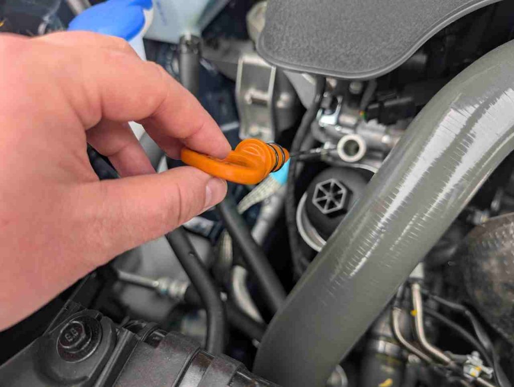 Klepe ti motor a niekto ti radí naliať hustejší olej? Mechanik upozorňuje na jeden z najväčších mýtov