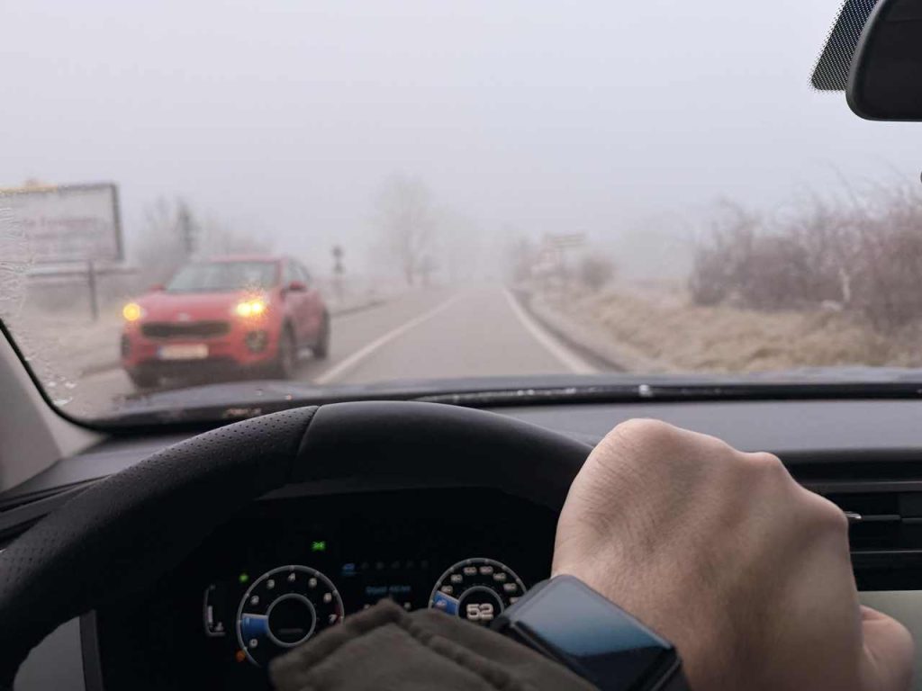 soferovanie auta v zakrute