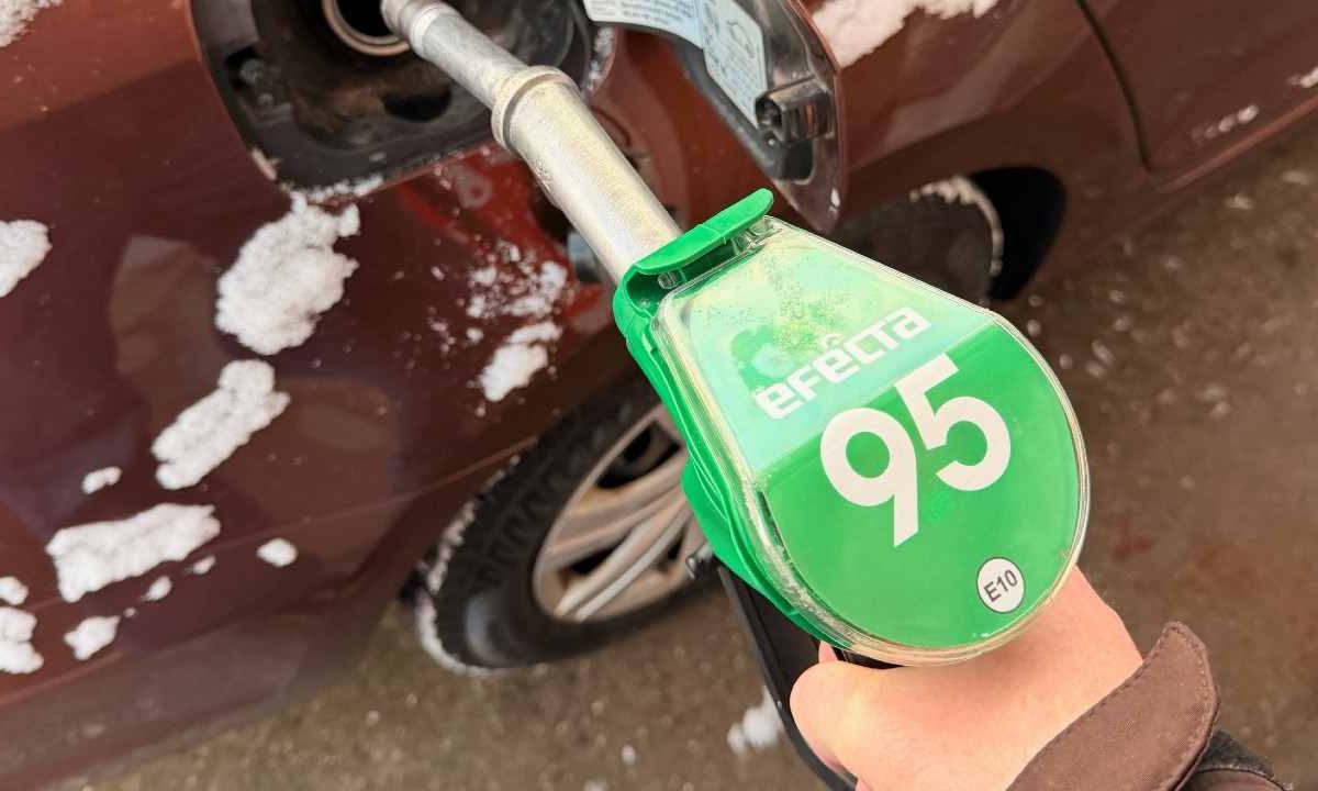 tankovanie paliva benzin auto