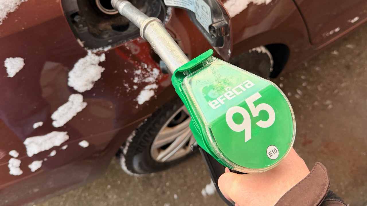 tankovanie paliva benzin auto