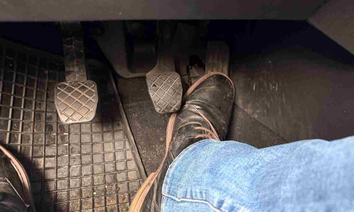 plynovy pedal pridanie plynu