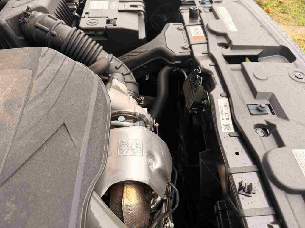 pohlad na motor auta a turba