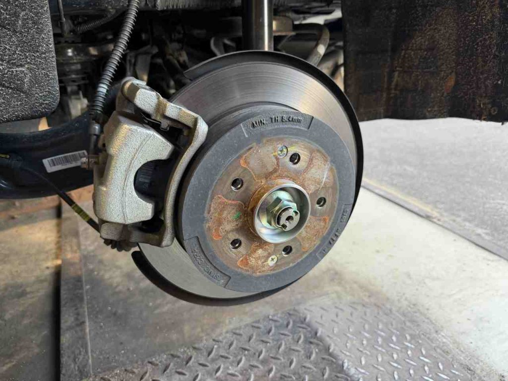 brzdovy strmen kolesa auta.jpg