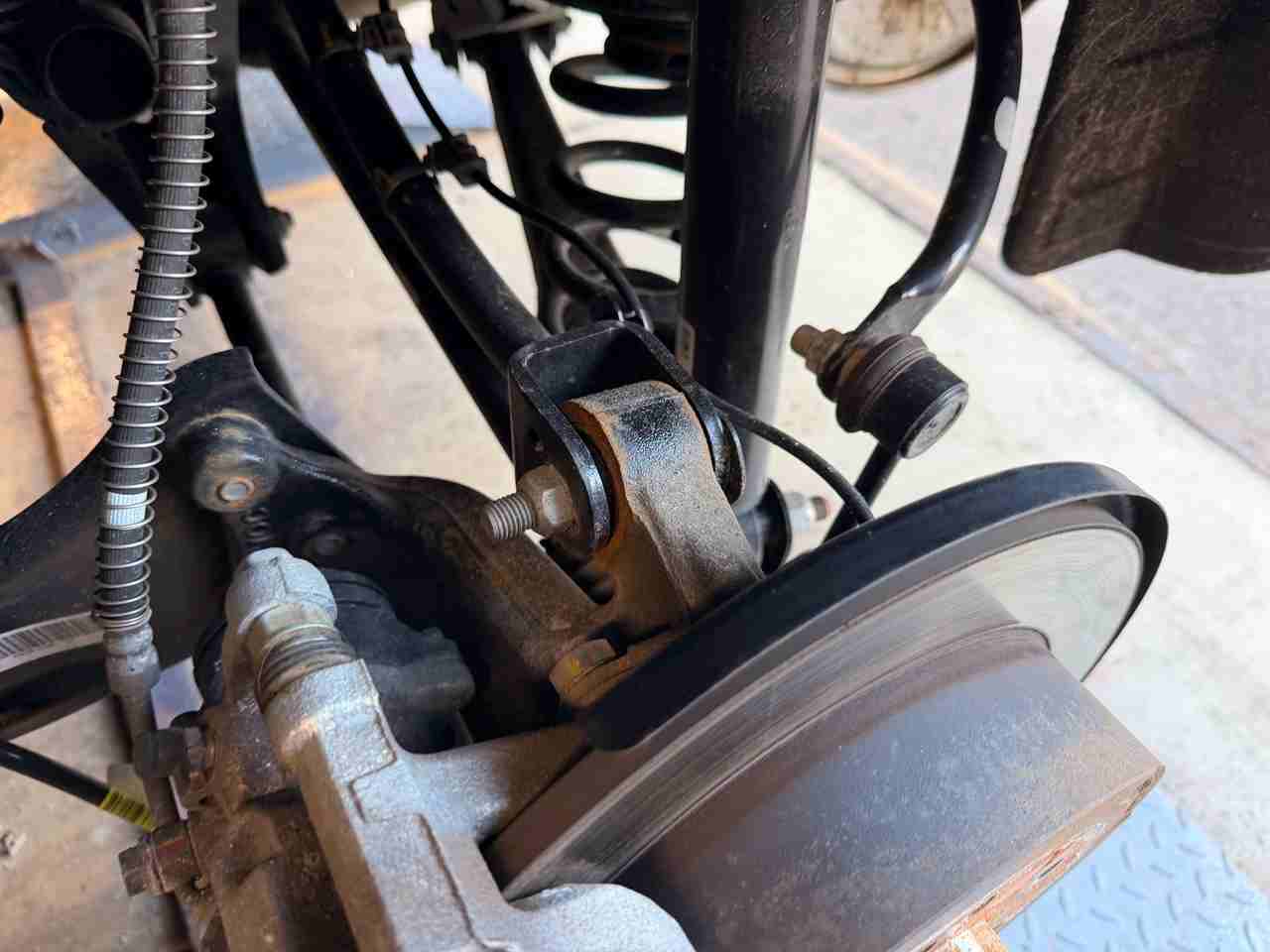 prechod medzi povrchovou a pokročilou koróziou