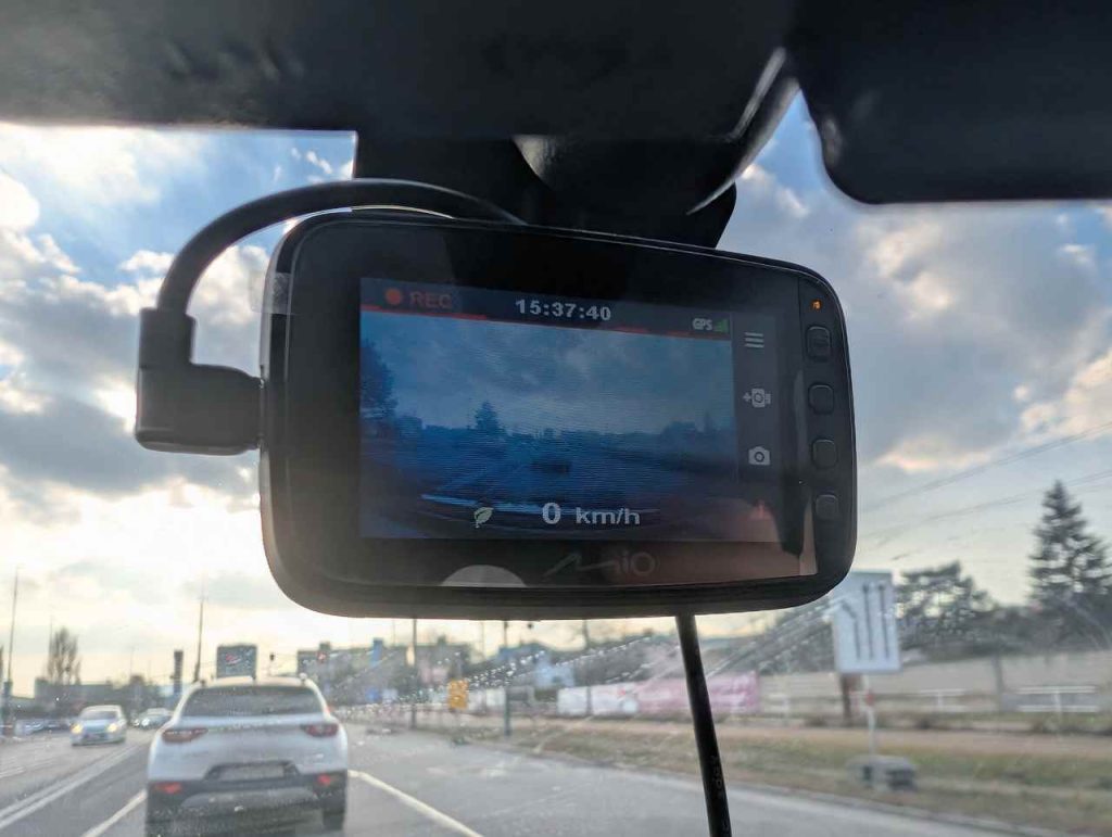 Môžeš použiť záznam z autokamery ako dôkaz pri autonehode? Toto by mal vedieť každý vodič