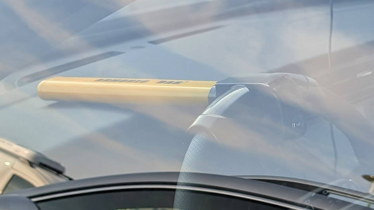 mechanicky zamok na volante_3