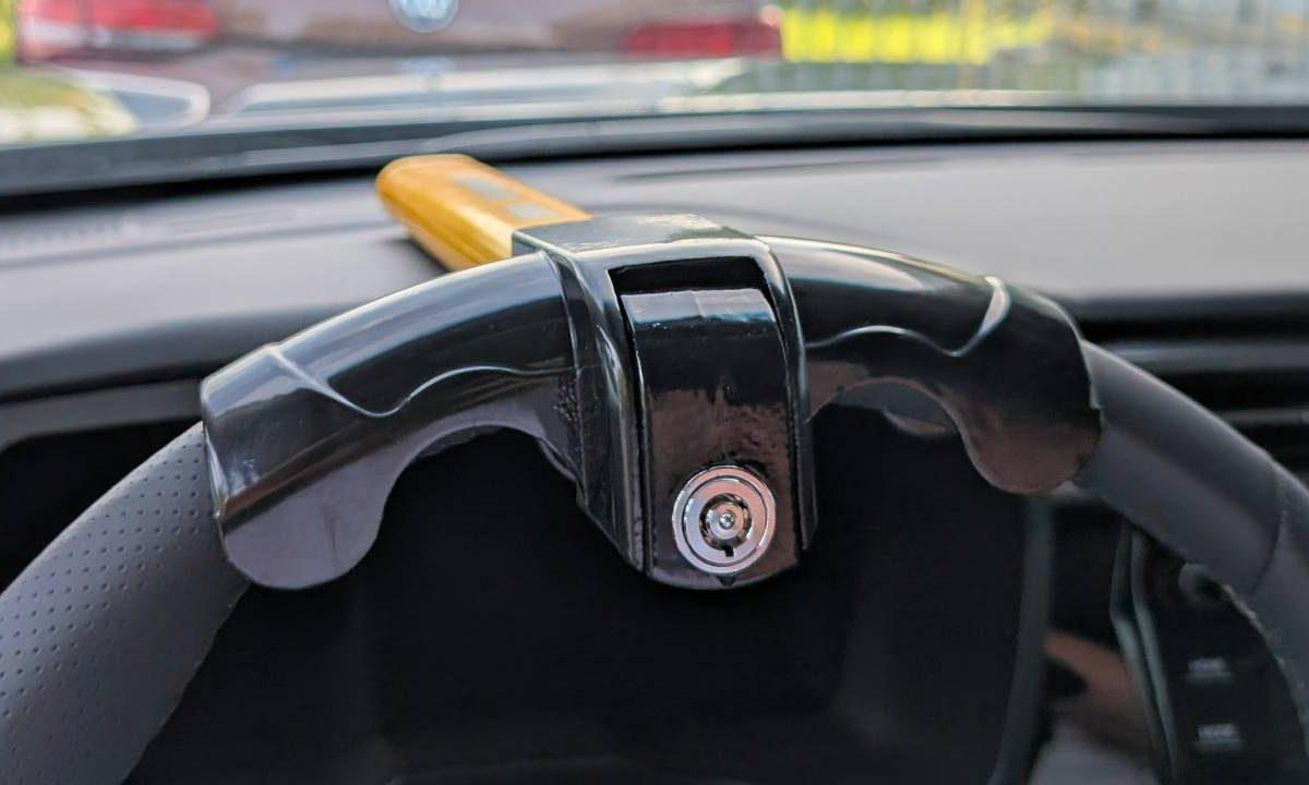 mechanicky zamok na volante_4