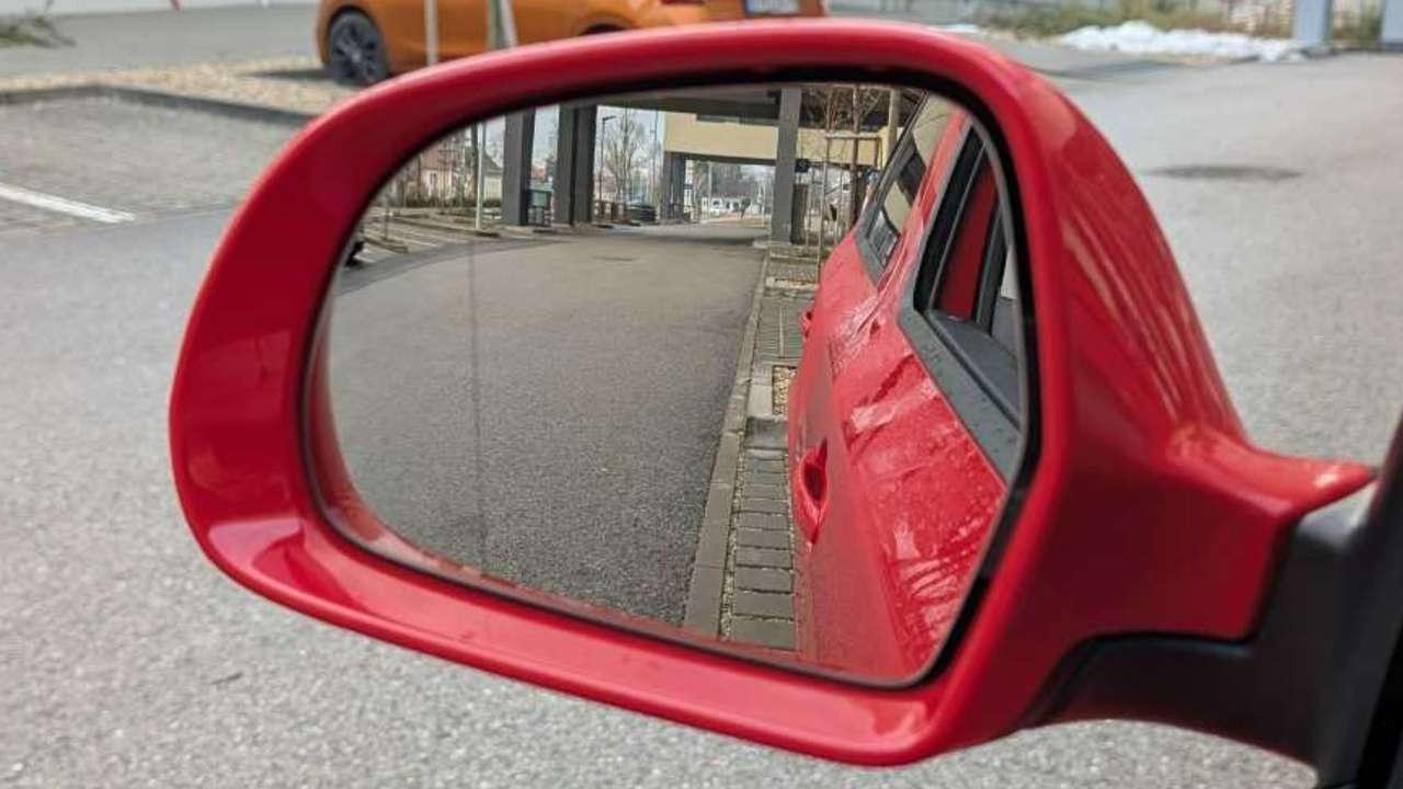 nespravne nastavene spatne zrkadlo na aute