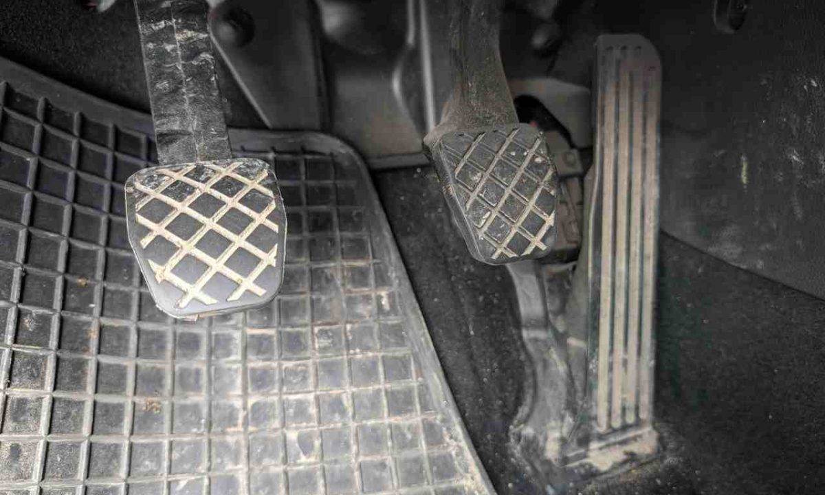 pedale na auta brzda spojka plyn