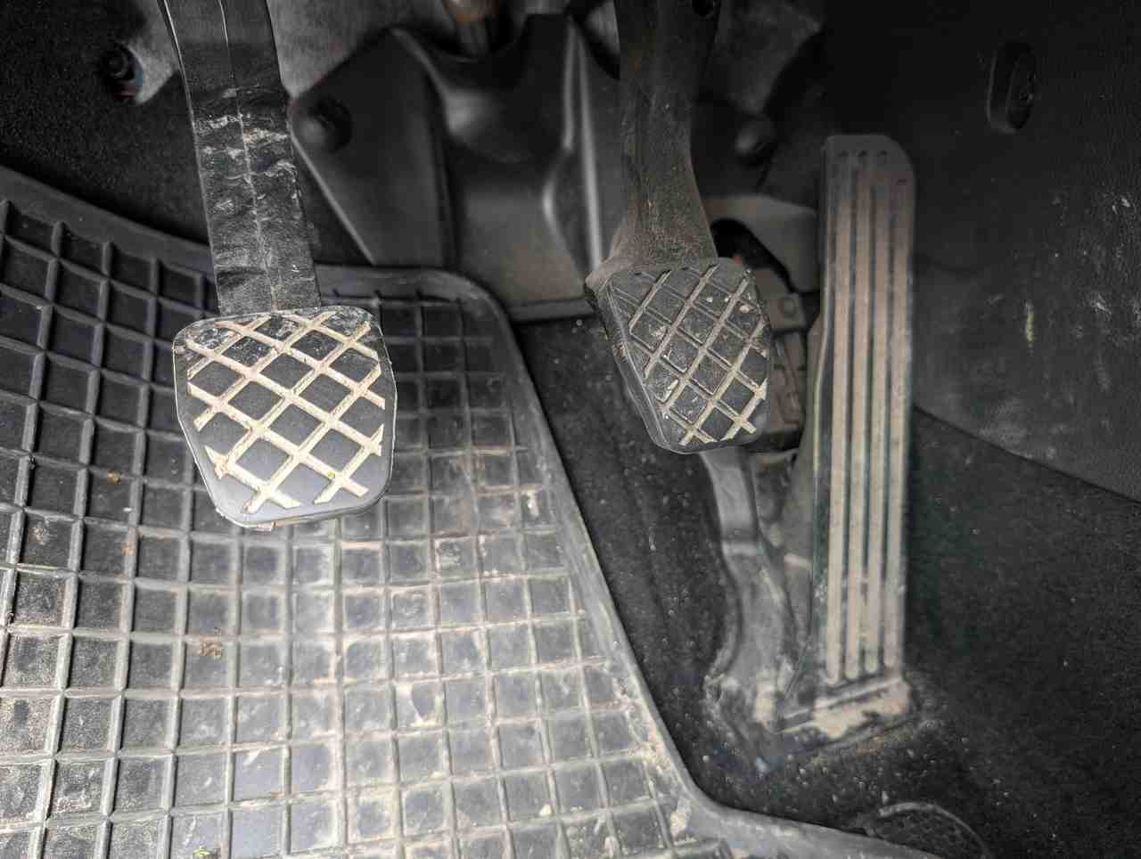 pedale na auta brzda spojka plyn