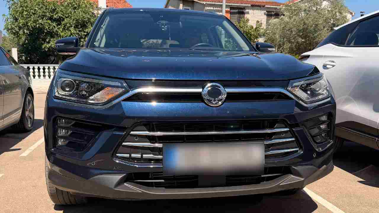 SUV auto predok Kapota_1