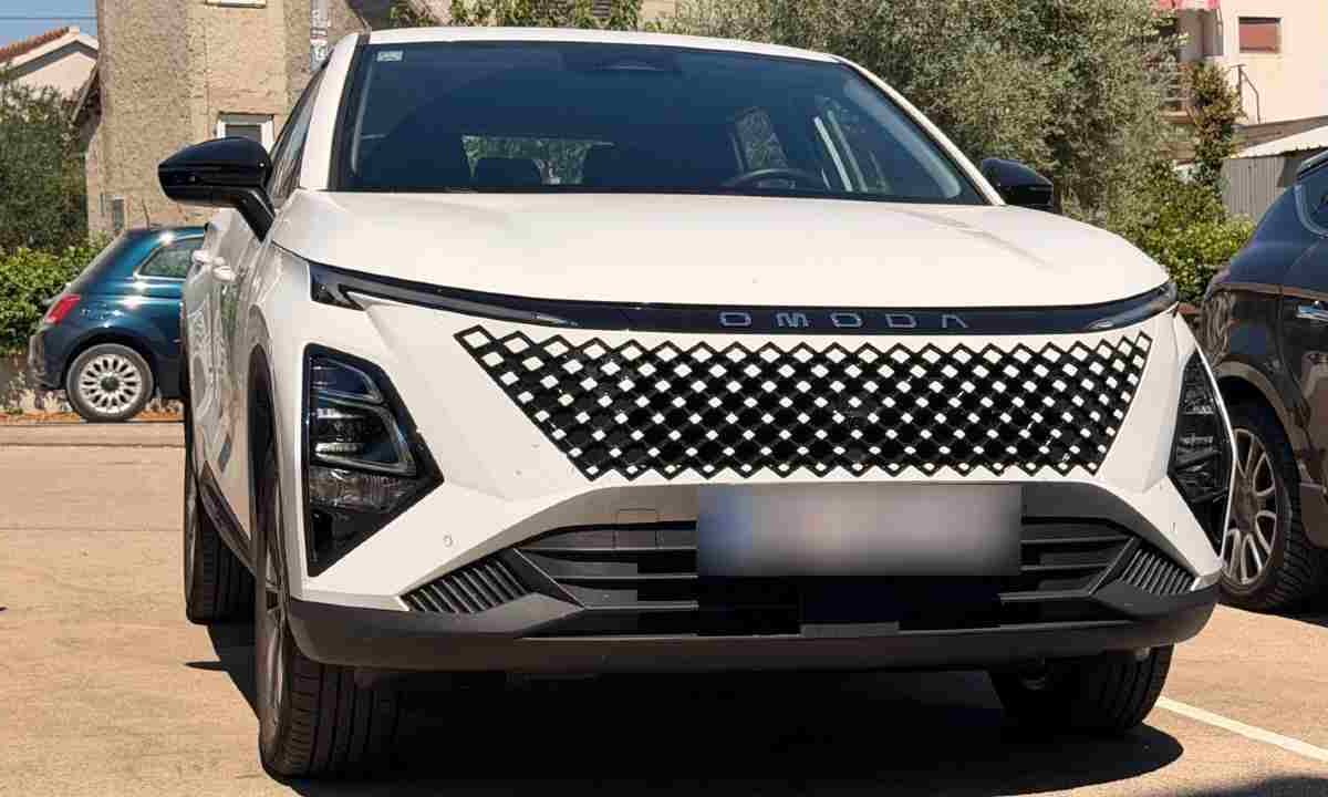 SUV auto predok Kapota_2