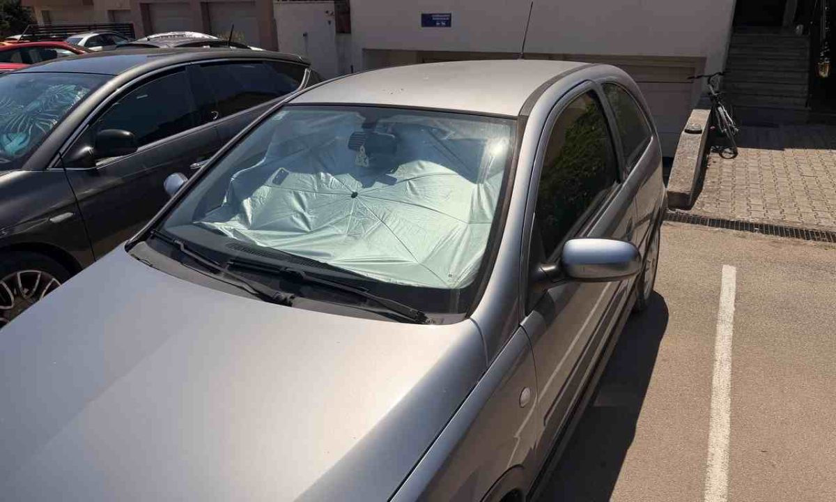 Vieš, ako schladiť auto aj bez klimatizácie? Tieto triky ti pomôžu, aby si sa v ňom v horúčavách neuvaril