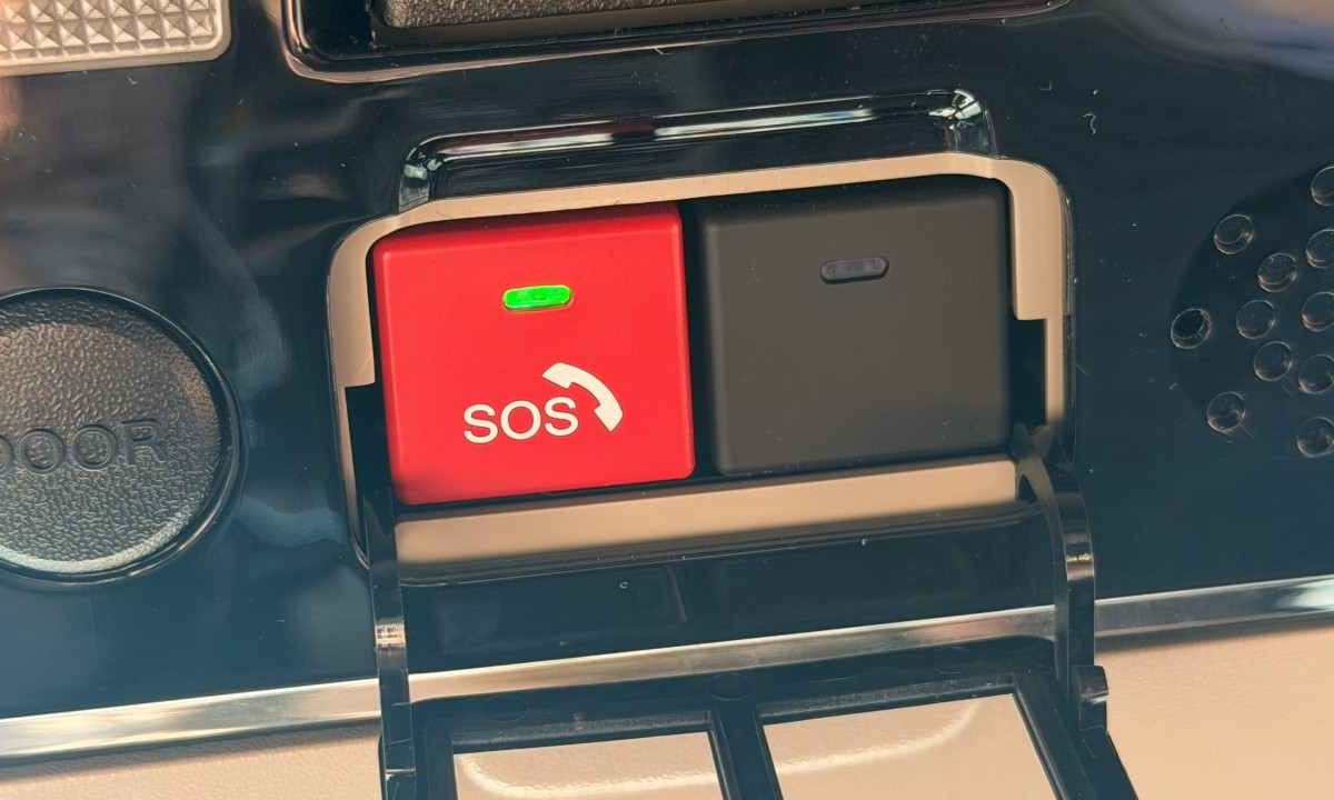 SOS tlacidlo auto eCall.jpg