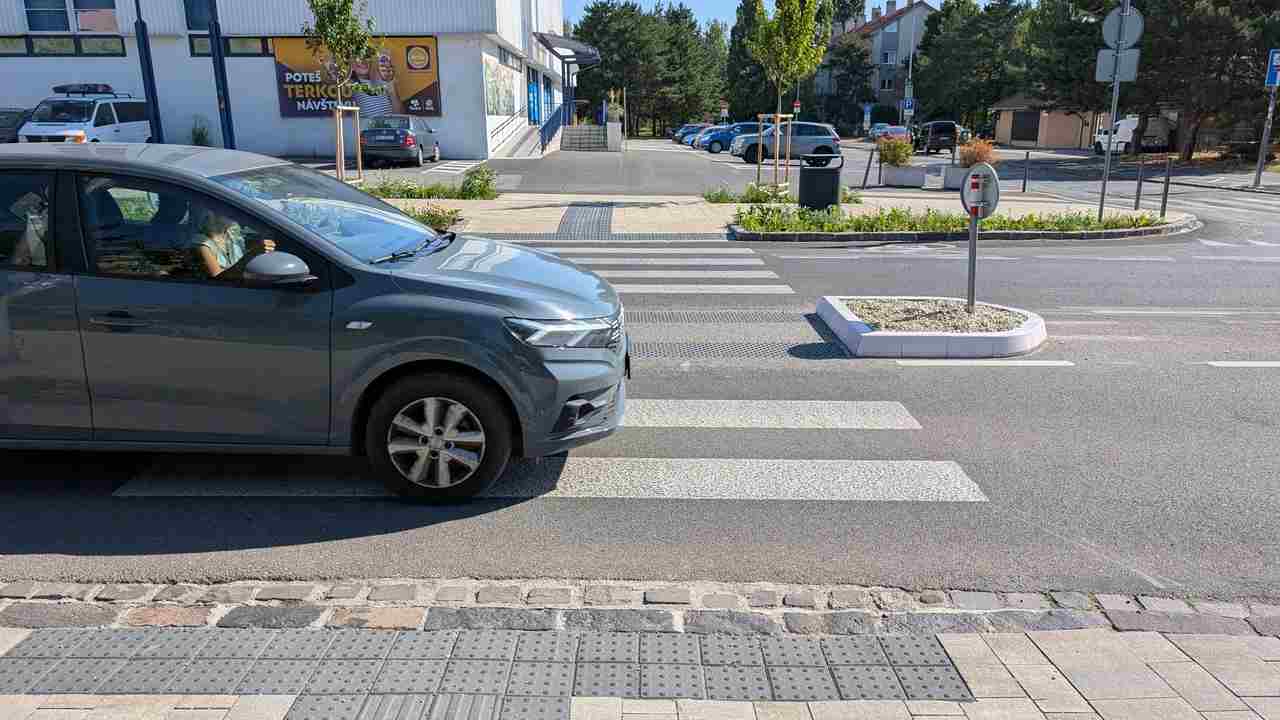 Novela zákona o cestnej premávke: Chodci dostanú väčšiu ochranu, vodičom hrozia pokuty až 1 300 eur