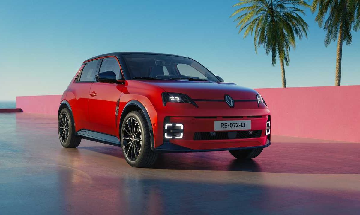 Renault 5 E-Tech dostal dlhší dojazd bez väčšej batérie a základná verzia prechádza na LFP