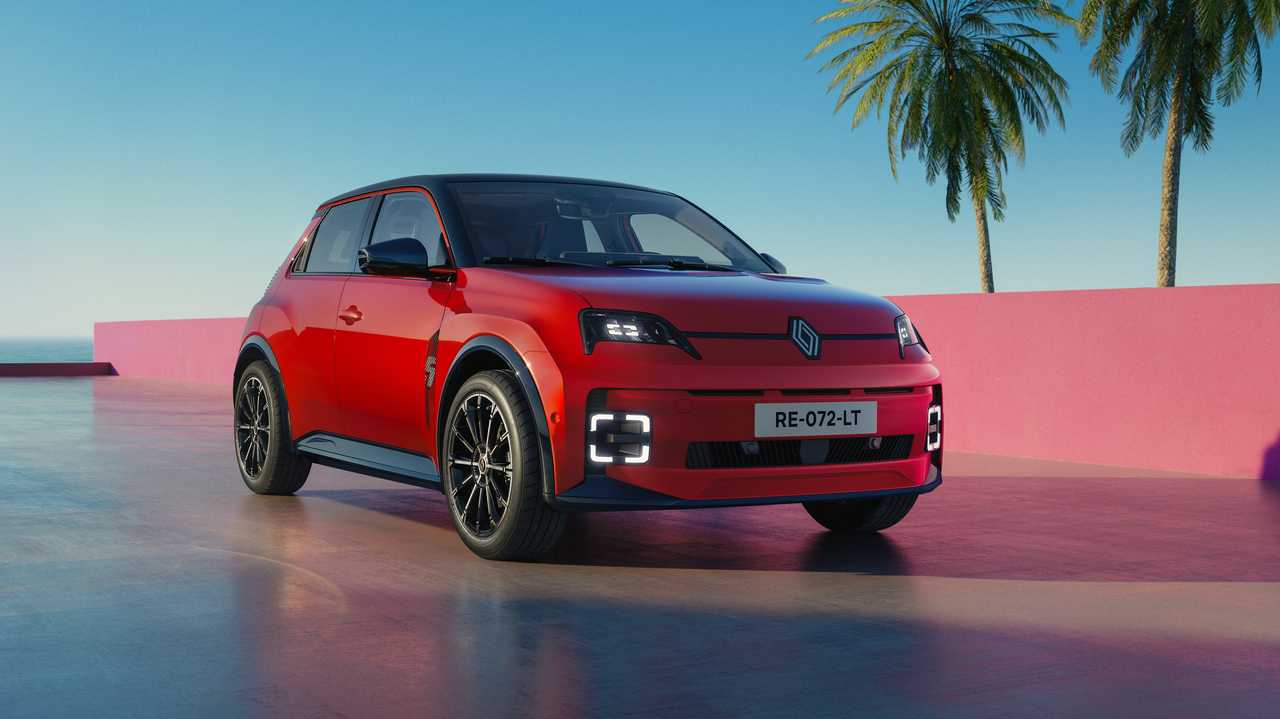 Renault 5 E-Tech dostal dlhší dojazd bez väčšej batérie a základná verzia prechádza na LFP