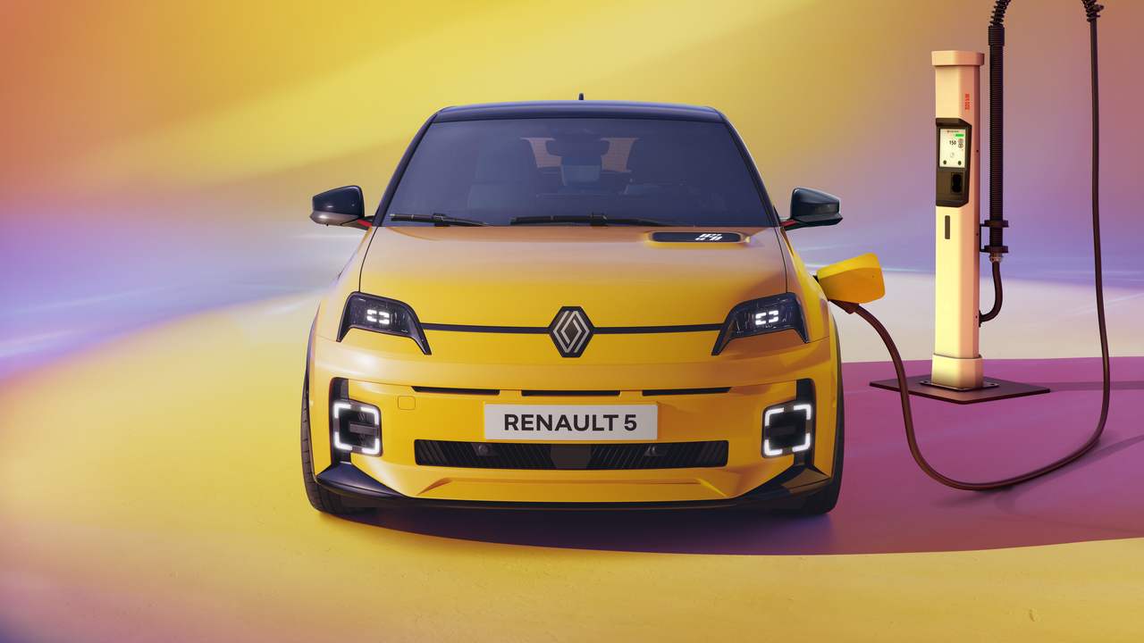 Renault 5 E-Tech_nabijanie.jpg