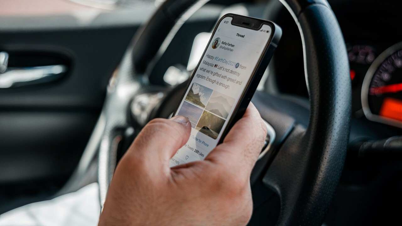 mobil za volantom