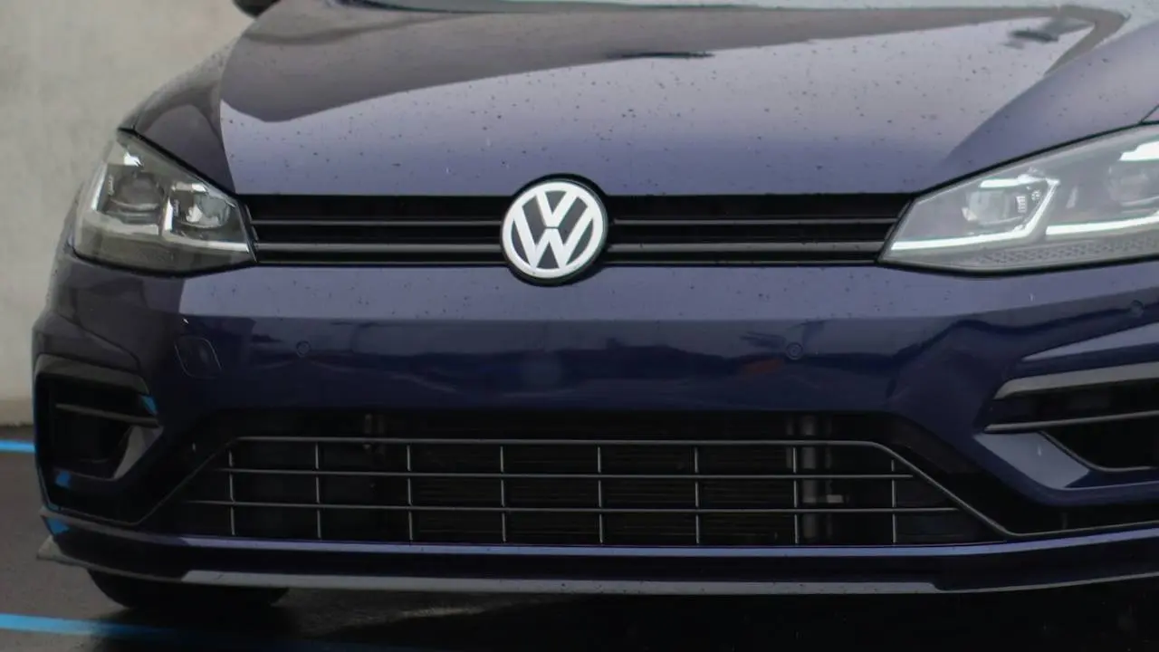 Automobil Volkswagen koncern hlási miliardovú stratu